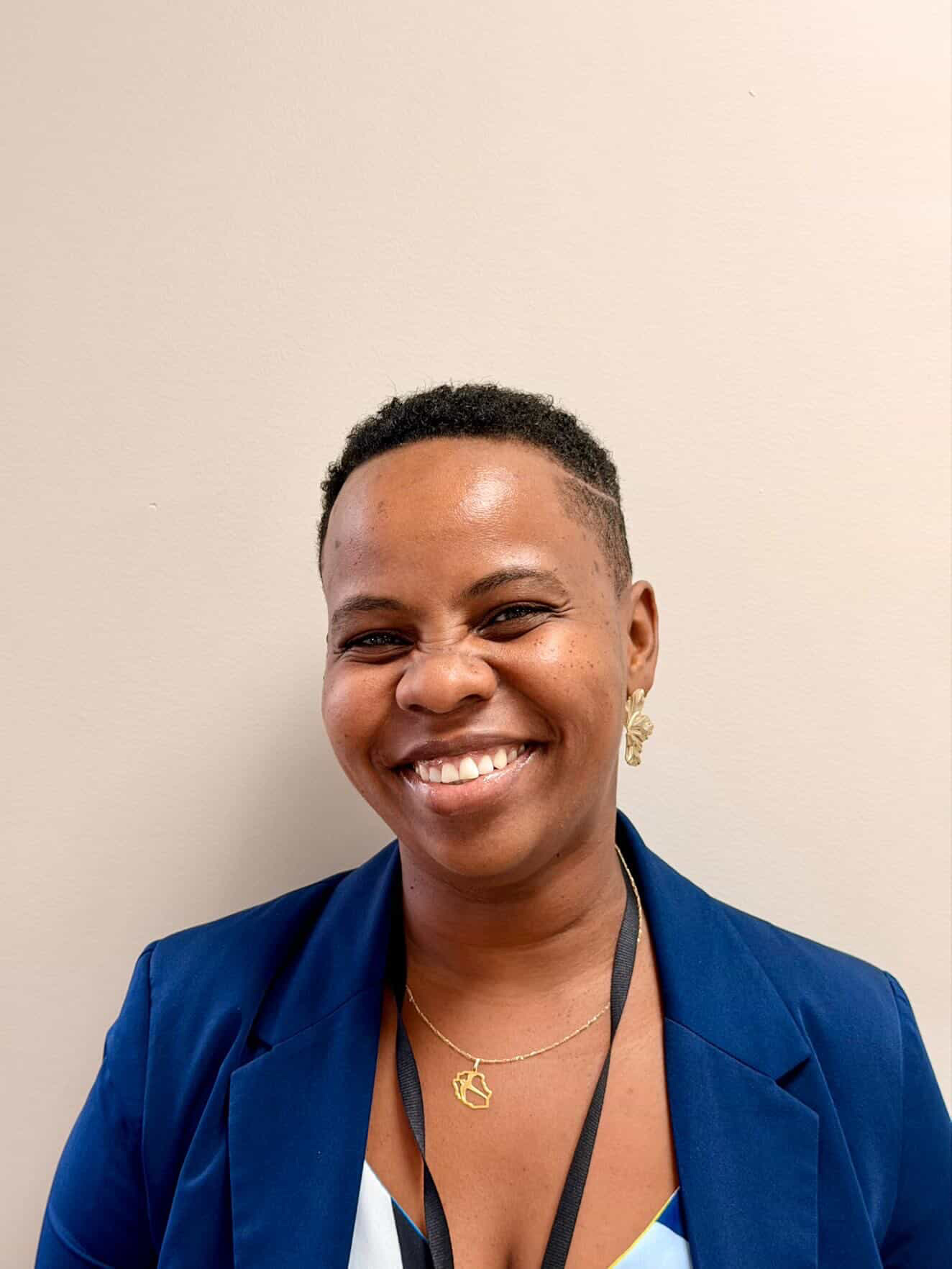 Portrait de Nafissa Valière, fondatrice de Sthenoa Transitions
